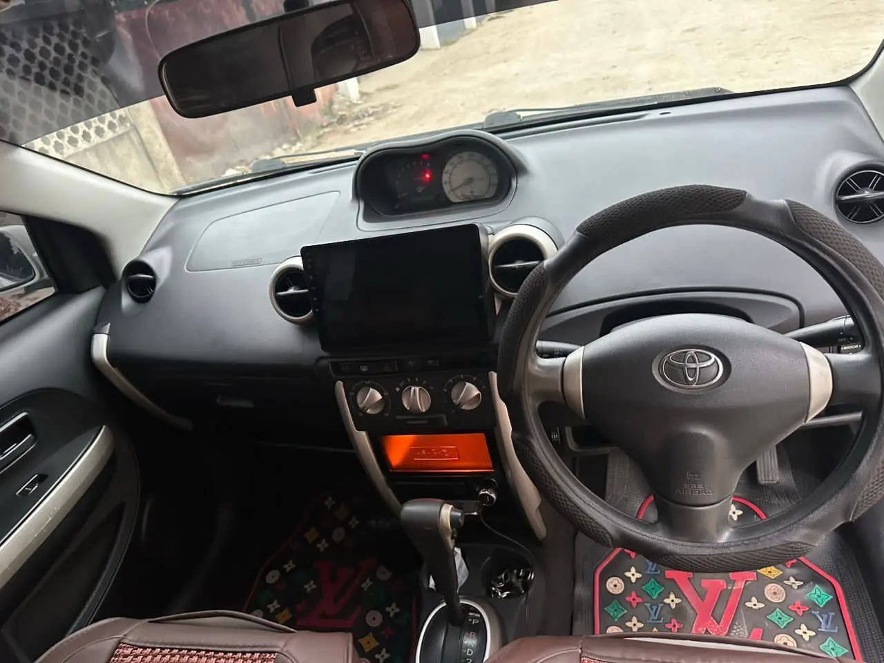Toyota Ist 2003 Nyeupe na Android Radio thumbnail 9