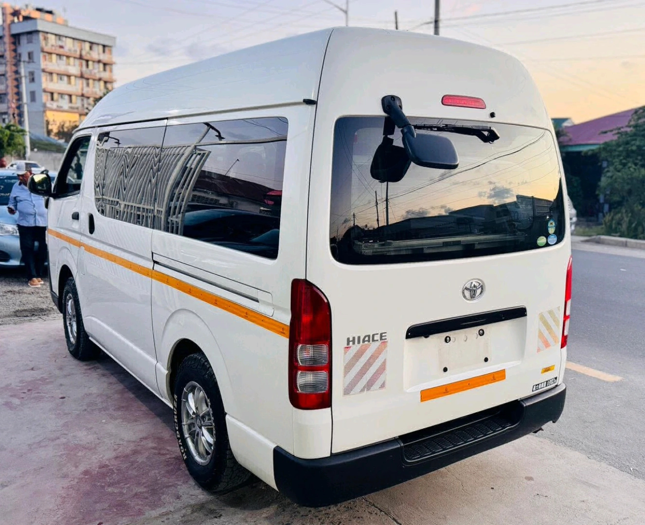 Toyota Hiace 2017 Automatic Van Low Mileage thumbnail 5