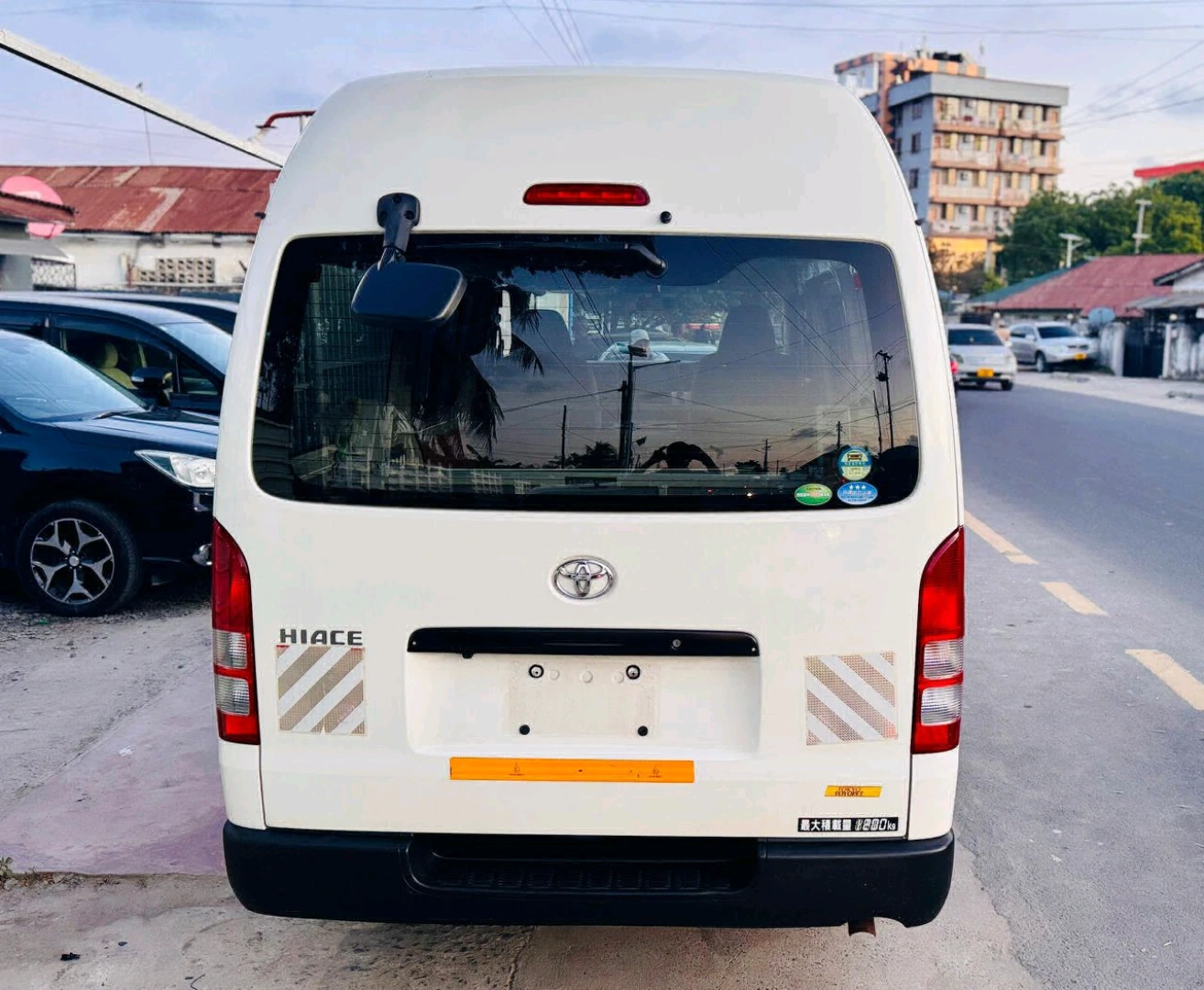 Toyota Hiace 2017 Automatic Van Low Mileage thumbnail 8