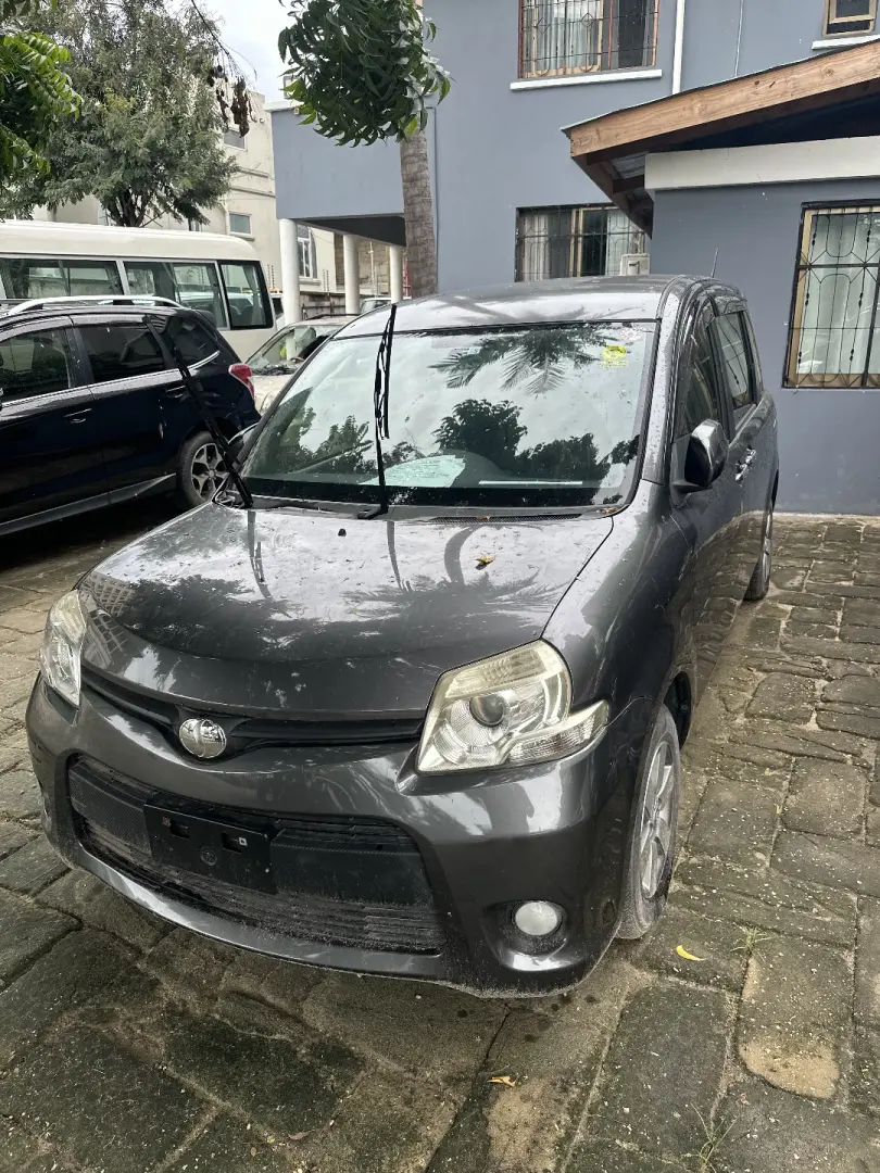 Toyota Sienta thumbnail 3