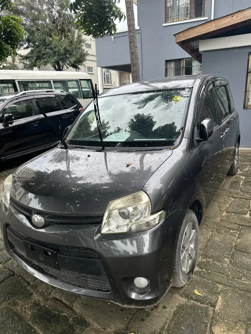 Toyota Sienta thumbnail 4