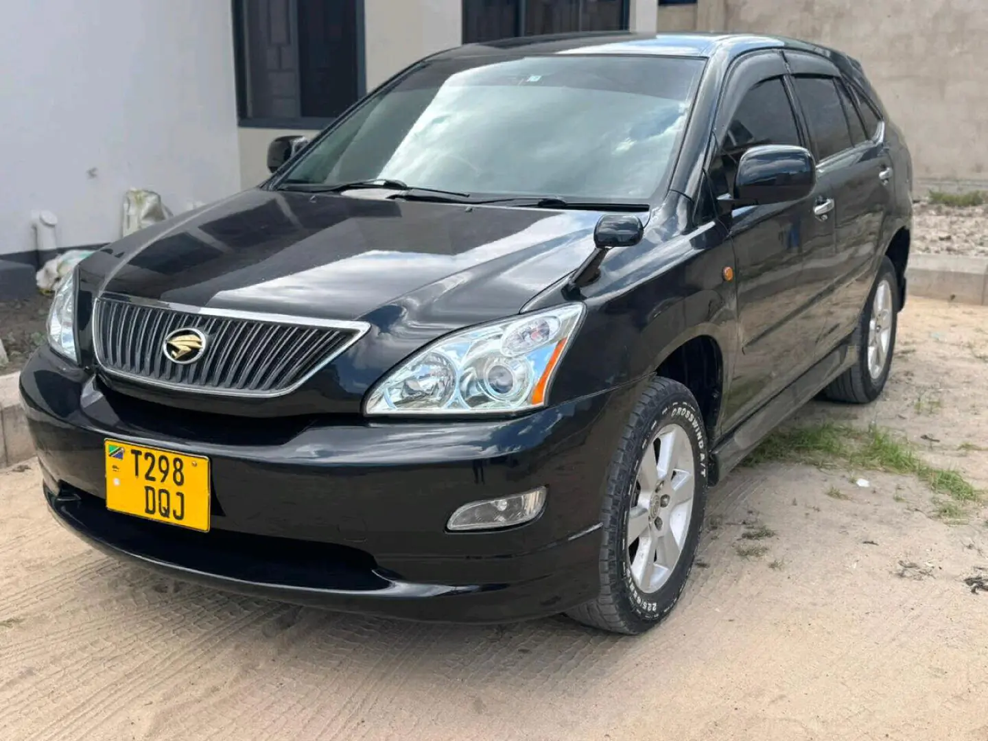 Used Black Toyota Harrier 2005 Full Options thumbnail 3