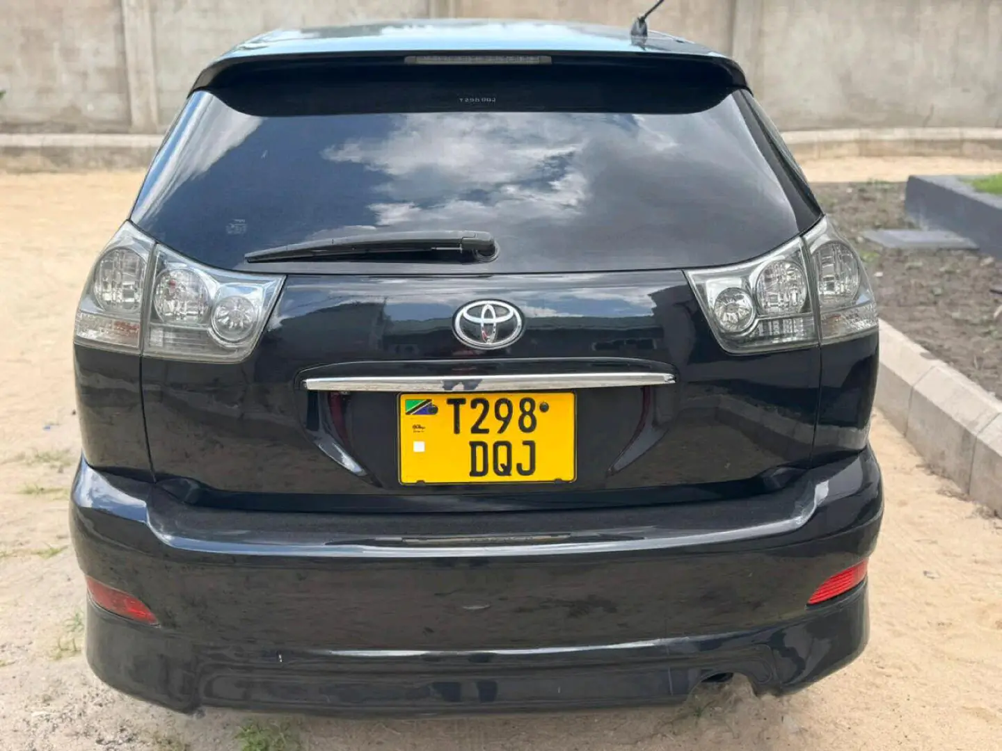 Used Black Toyota Harrier 2005 Full Options thumbnail 4