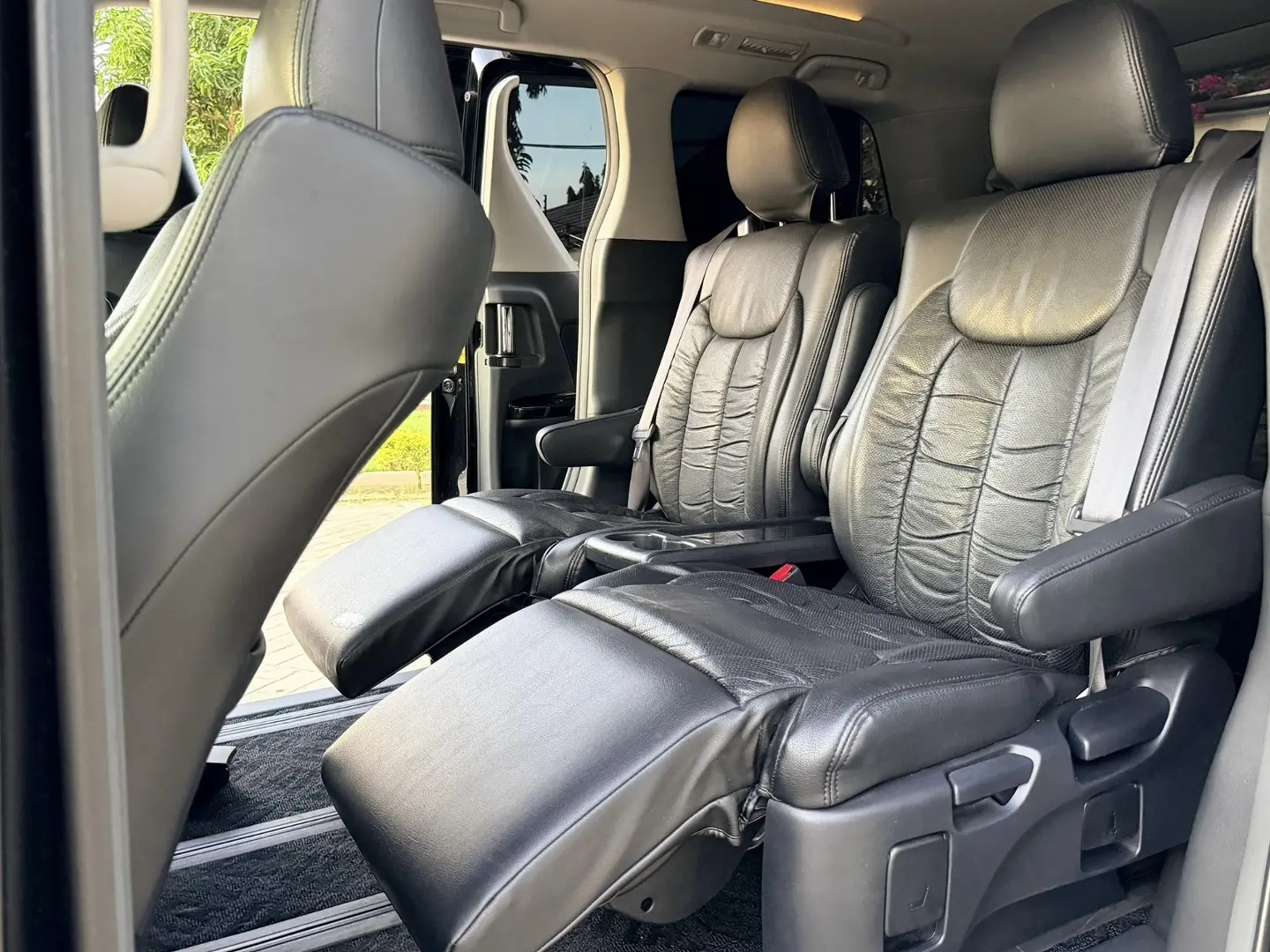 Toyota Alphard 2010 thumbnail 6