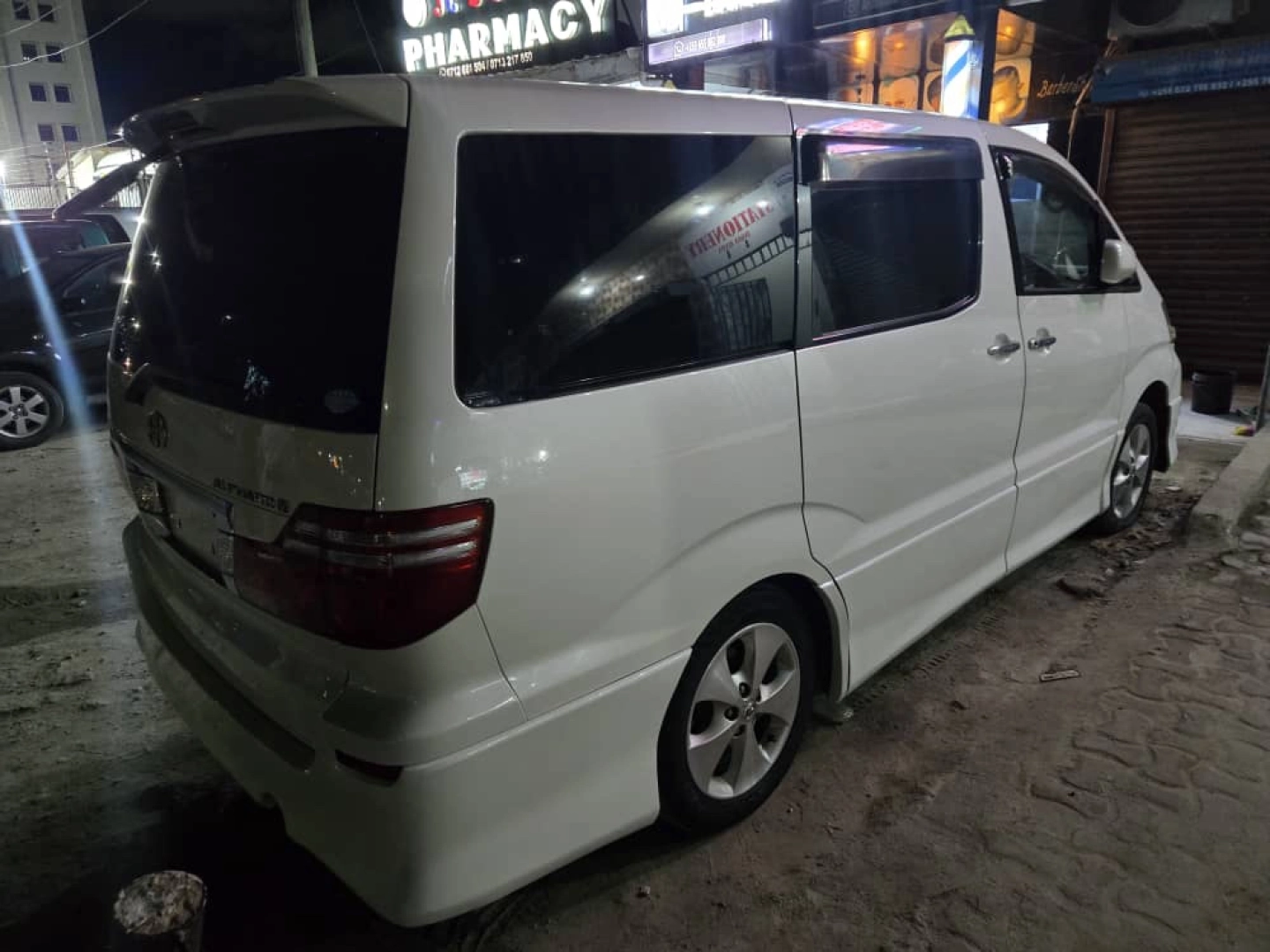 Used 2006 Toyota Alphard Minivan with Electric Doors thumbnail 2