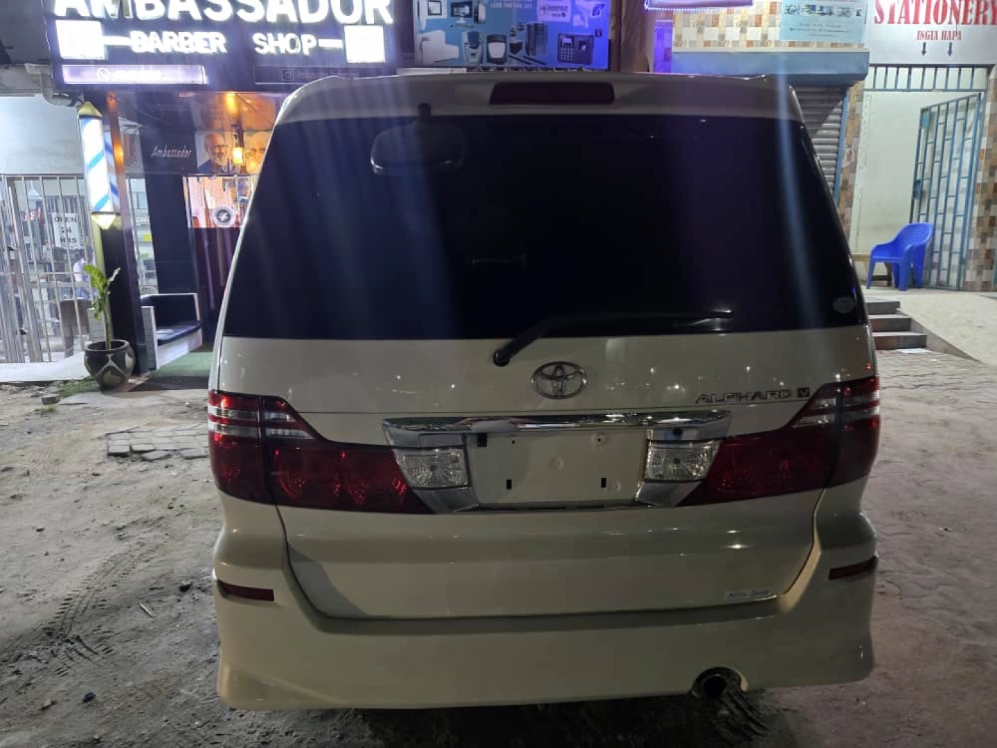 Used 2006 Toyota Alphard Minivan with Electric Doors thumbnail 3
