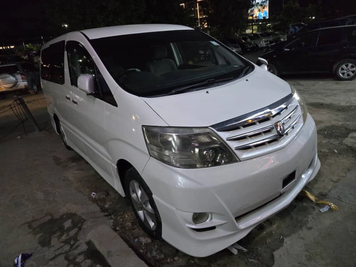 Used 2006 Toyota Alphard Minivan with Electric Doors thumbnail 5