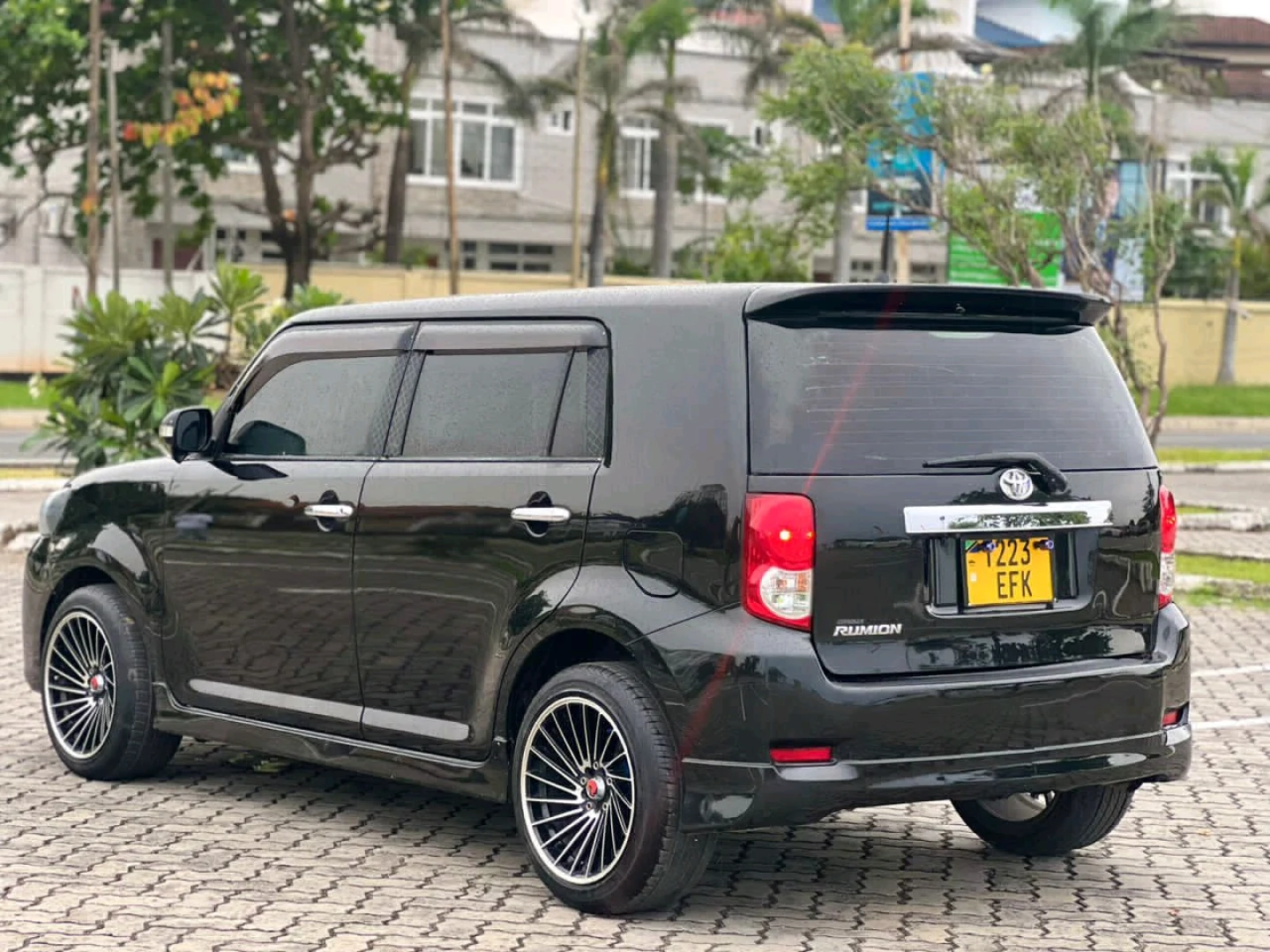 Toyota Rumion 2010, 1490cc, Low Mileage thumbnail 3