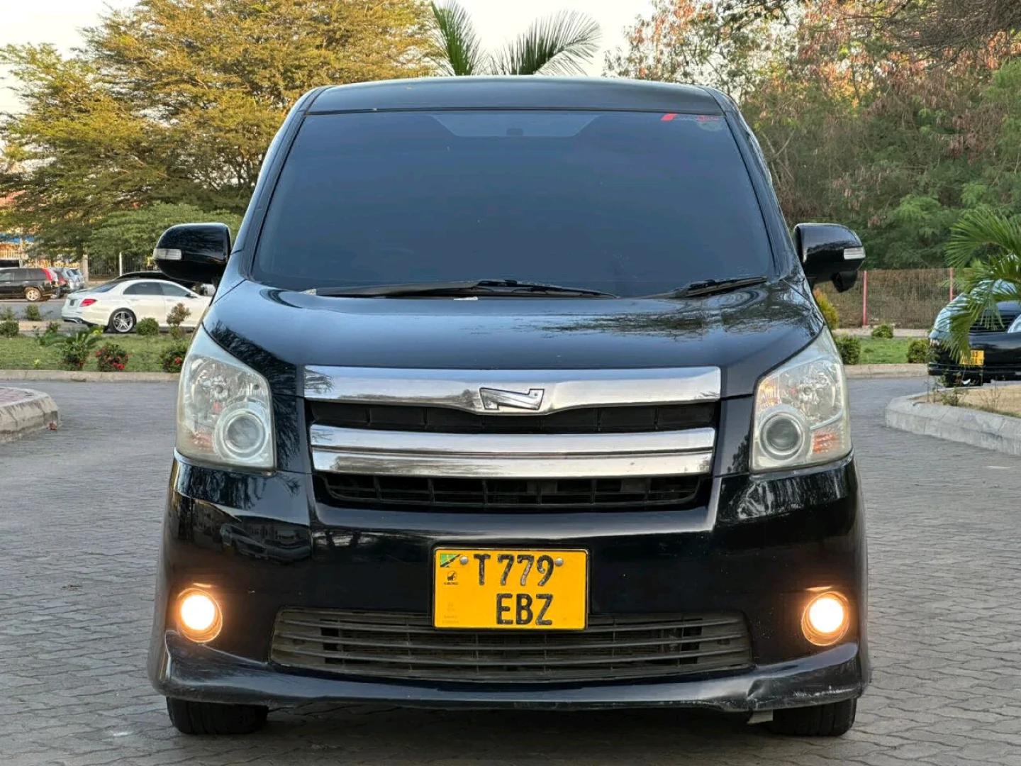 Toyota Noah Minivan 2009 Model (EBZ)