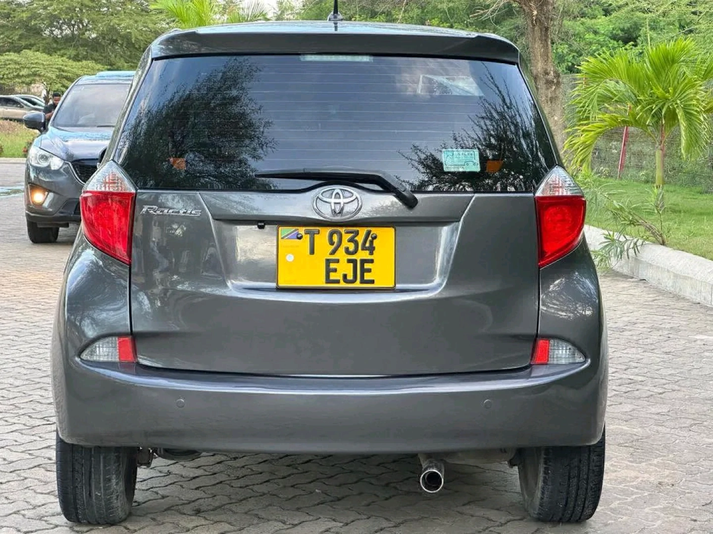 Toyota Ractis 2011 New Model Grey thumbnail 2