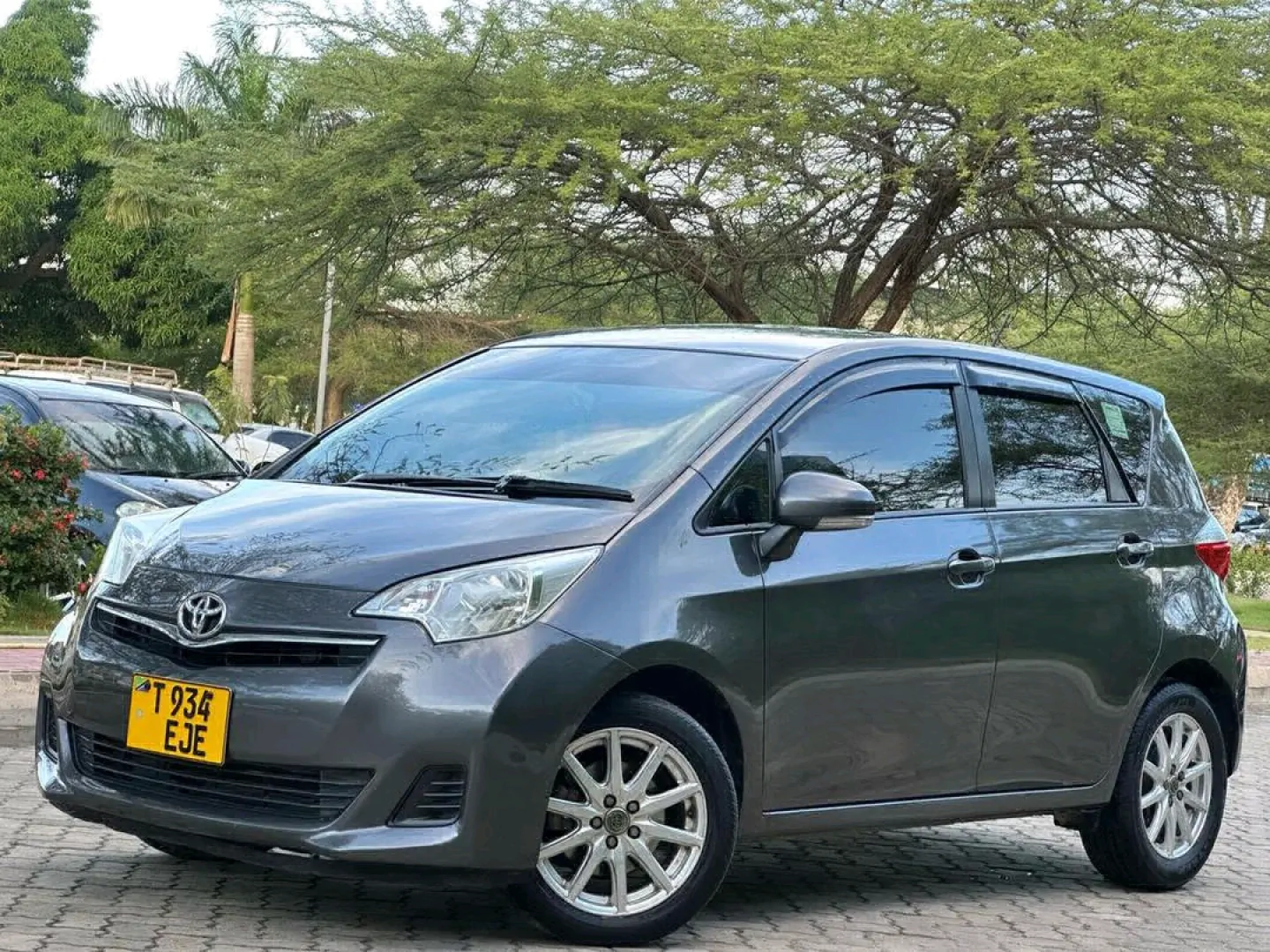 Toyota Ractis 2011 New Model Grey thumbnail 7