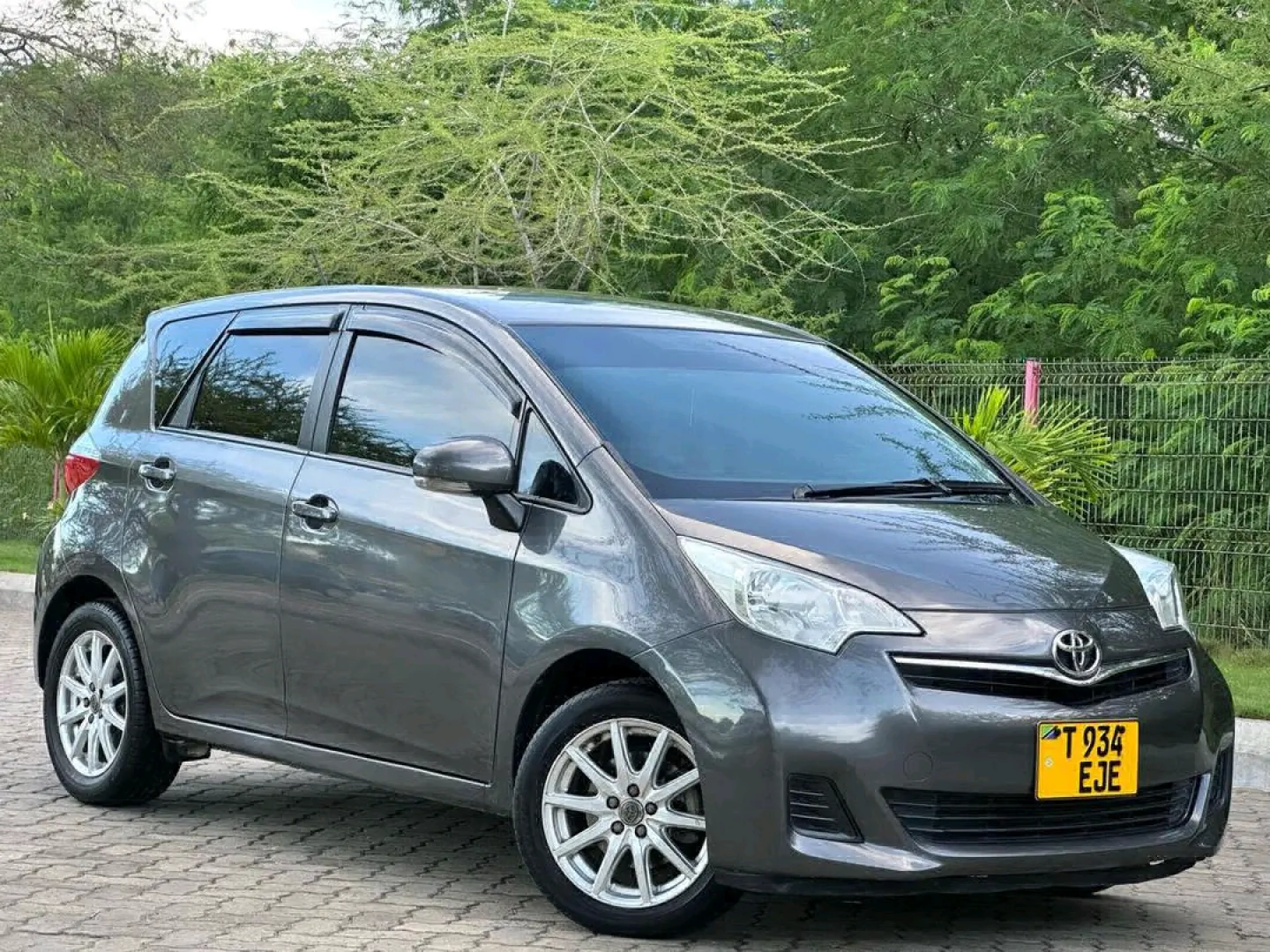 Toyota Ractis 2011 New Model Grey thumbnail 8