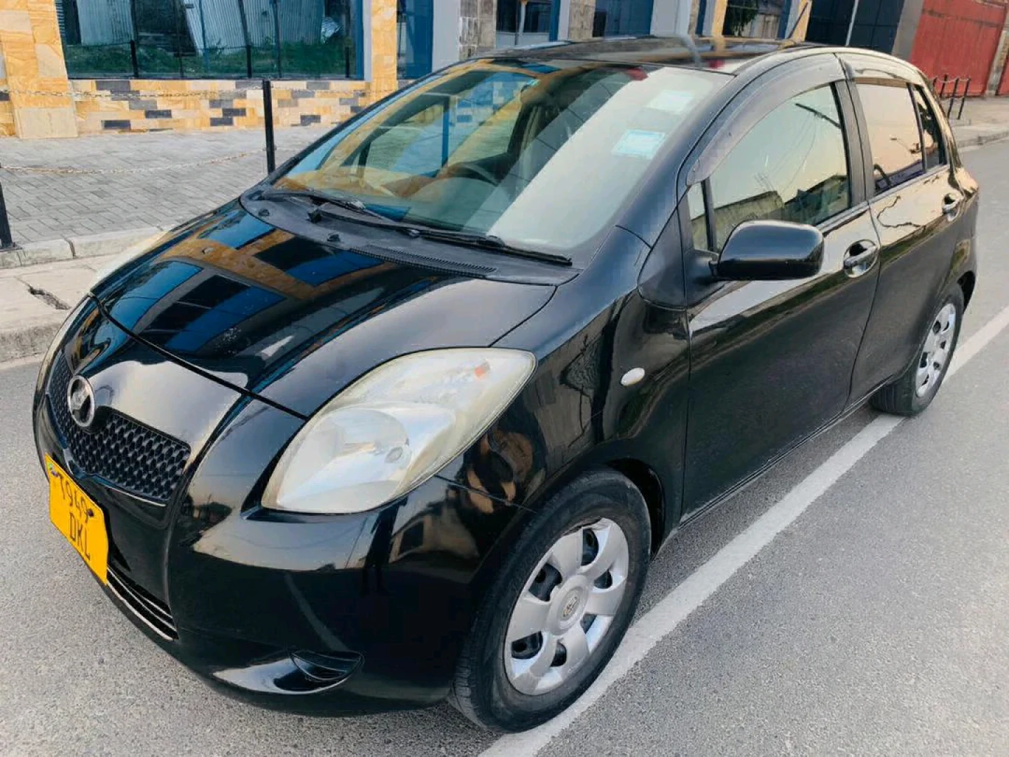 Toyota Vitz New Model 2006 Black thumbnail 2