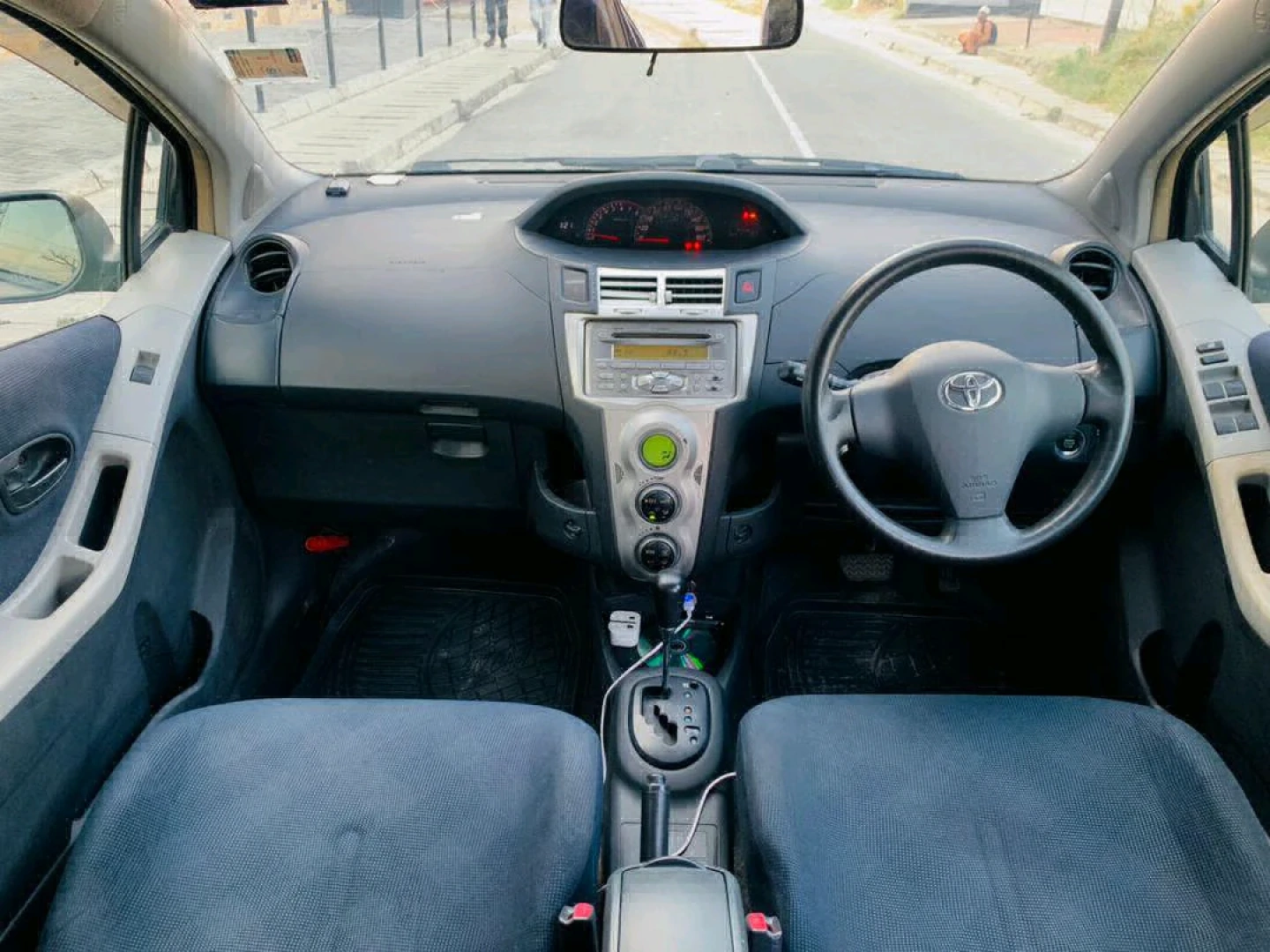 Toyota Vitz New Model 2006 Black thumbnail 5