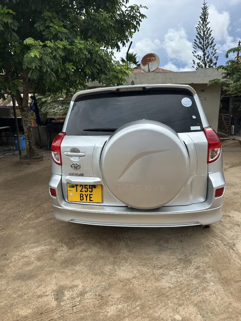 Toyota RAV4 Silver thumbnail 3