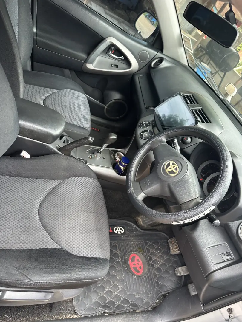Toyota RAV4 Silver thumbnail 6
