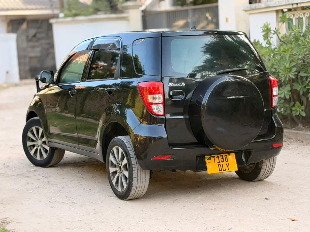 Toyota Rush Nyeusi 1490cc thumbnail 4