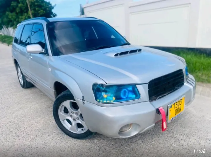 Silver Subaru Forester (DRN) thumbnail 8