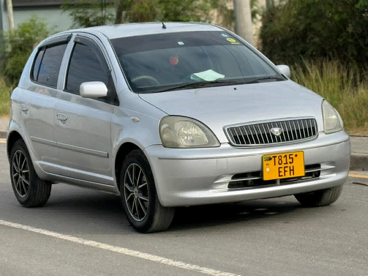 Silver Toyota Vitz Sedan (Reg EFH) thumbnail 4