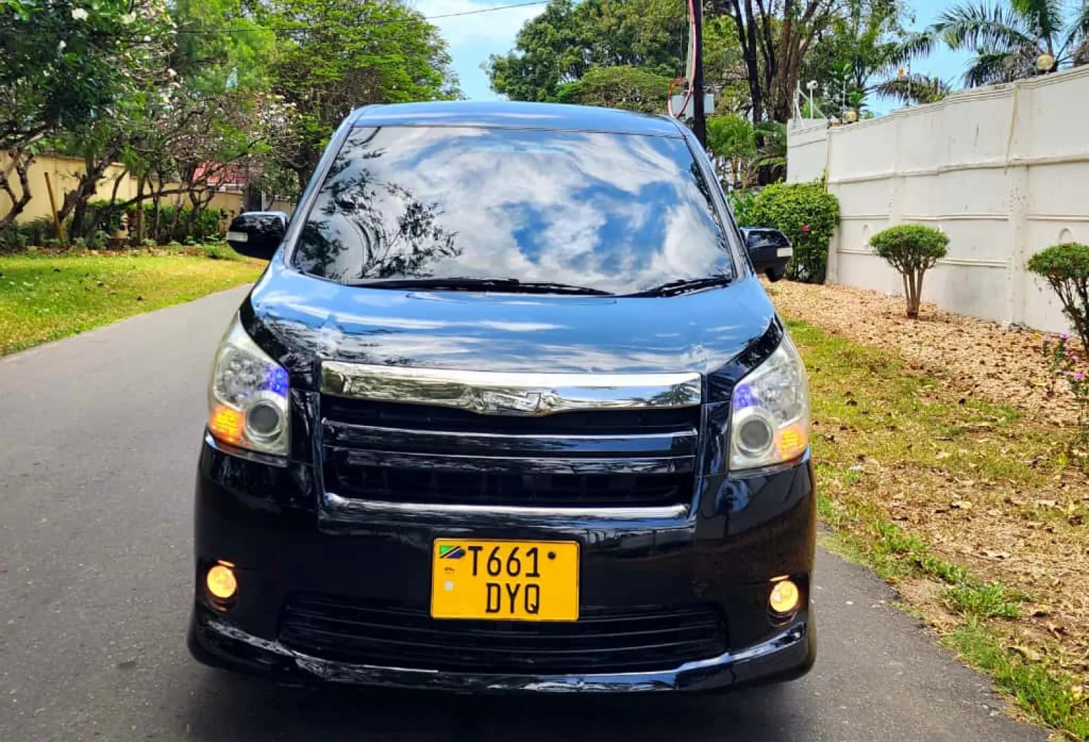 Toyota Noah New Model (T661DYQ)