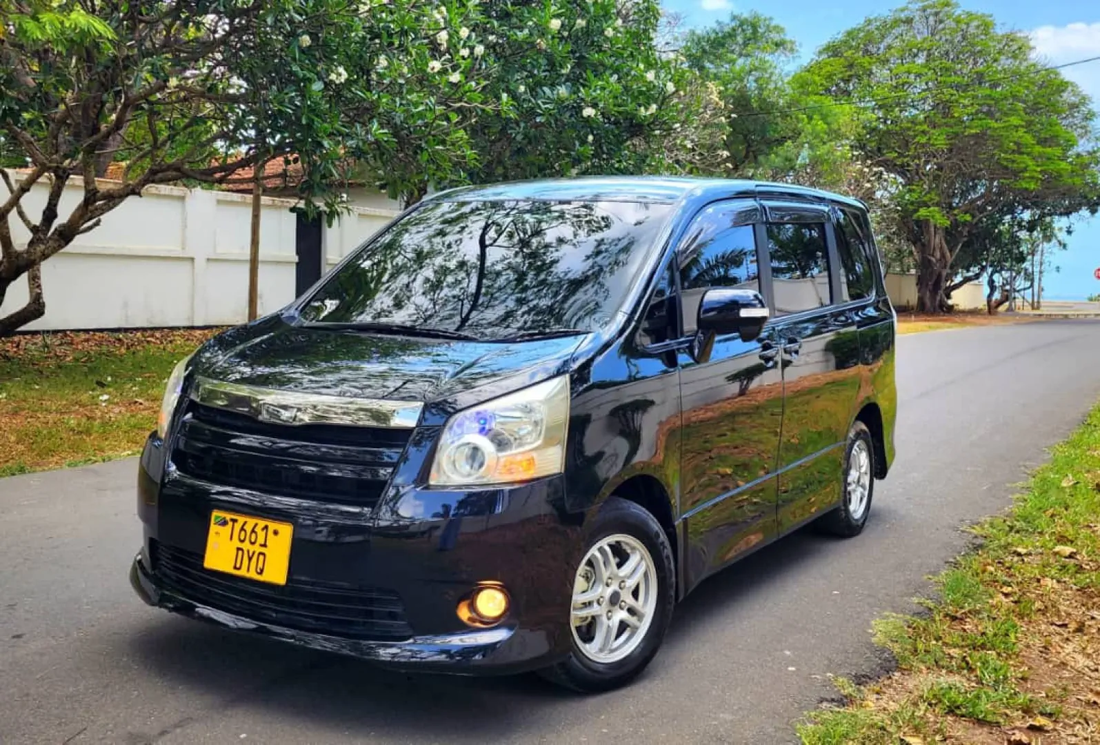 Toyota Noah New Model (T661DYQ) thumbnail 3