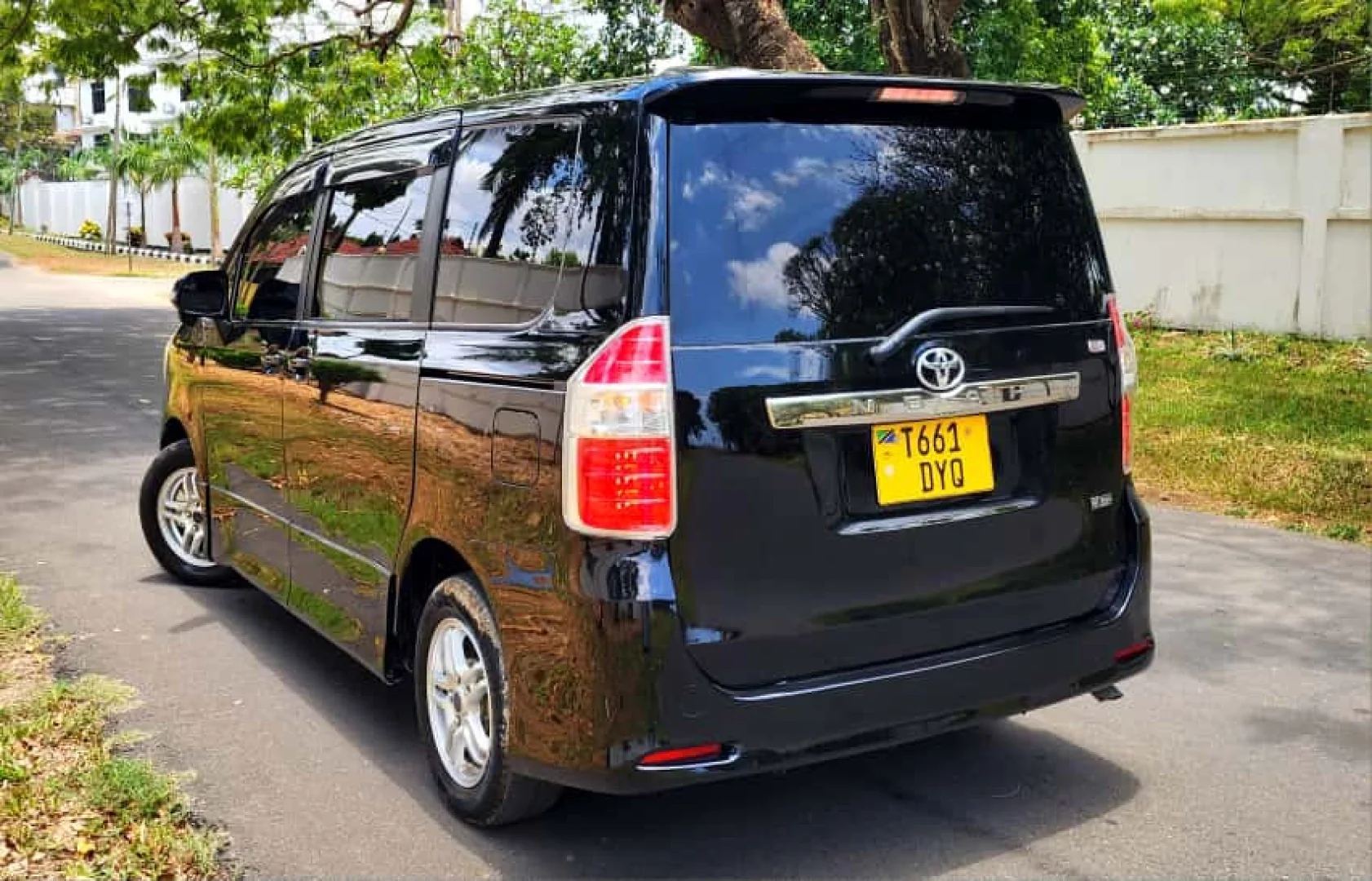 Toyota Noah New Model (T661DYQ) thumbnail 4