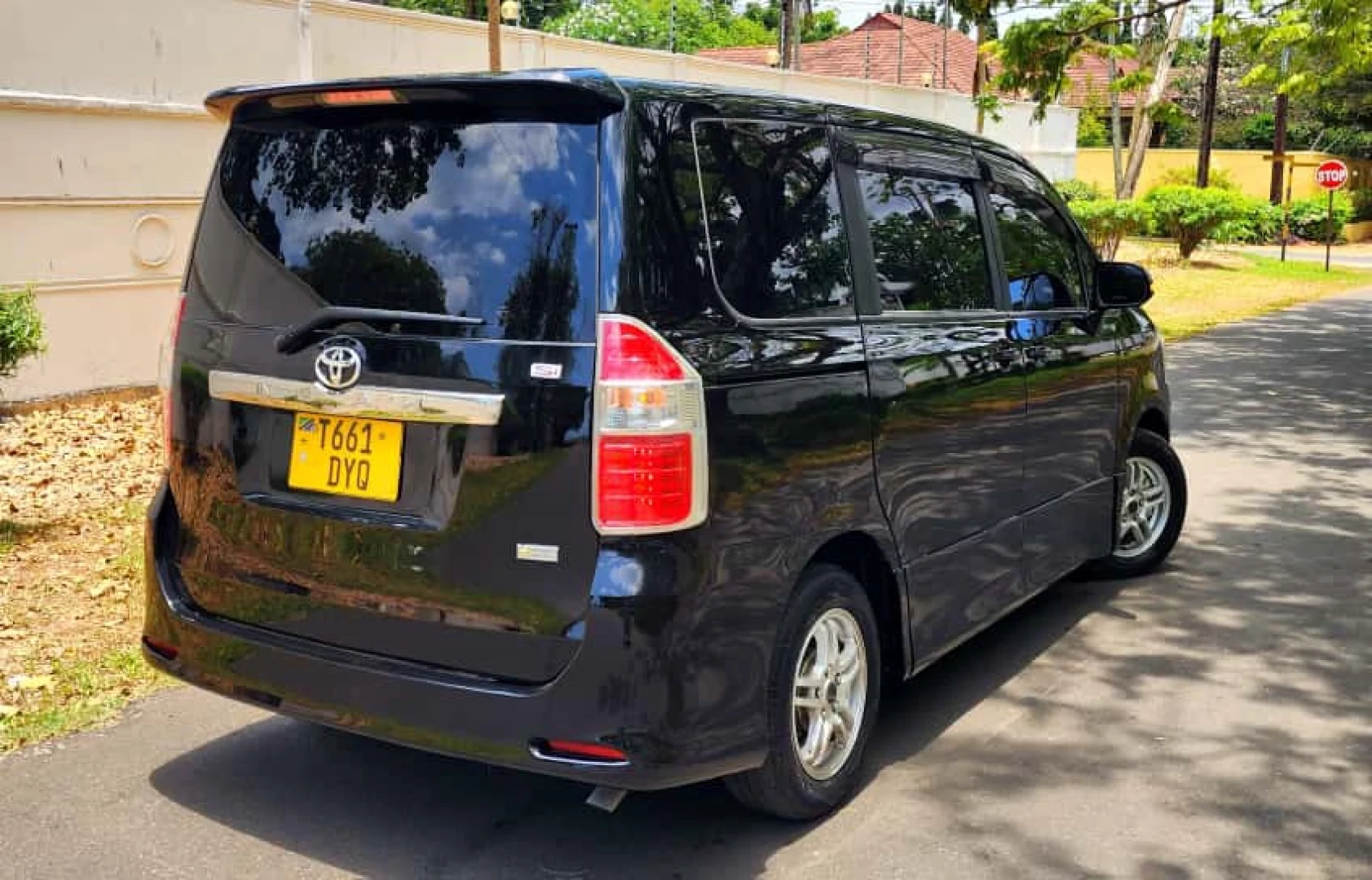 Toyota Noah New Model (T661DYQ) thumbnail 5