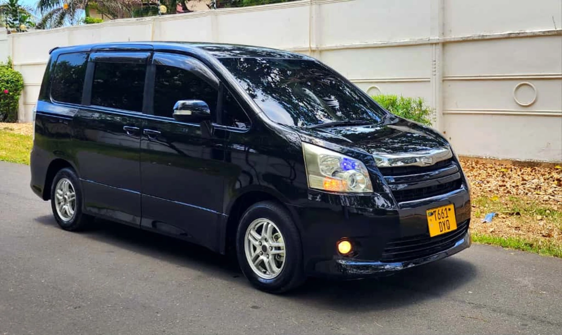 Toyota Noah New Model (T661DYQ) thumbnail 6