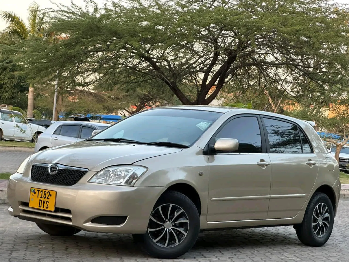 Toyota RunX 2004 Gold - 1490cc Inauzwa thumbnail 4