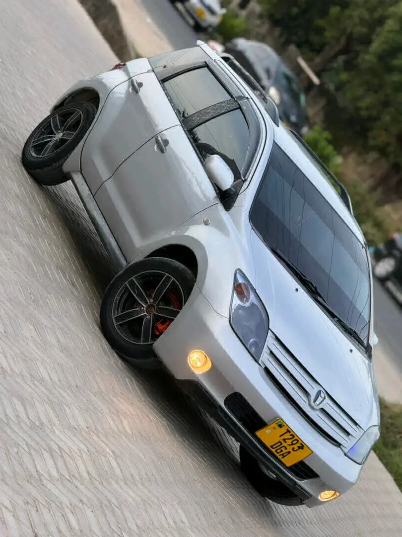 Toyota Ist Silver 1290cc Automatic thumbnail 2