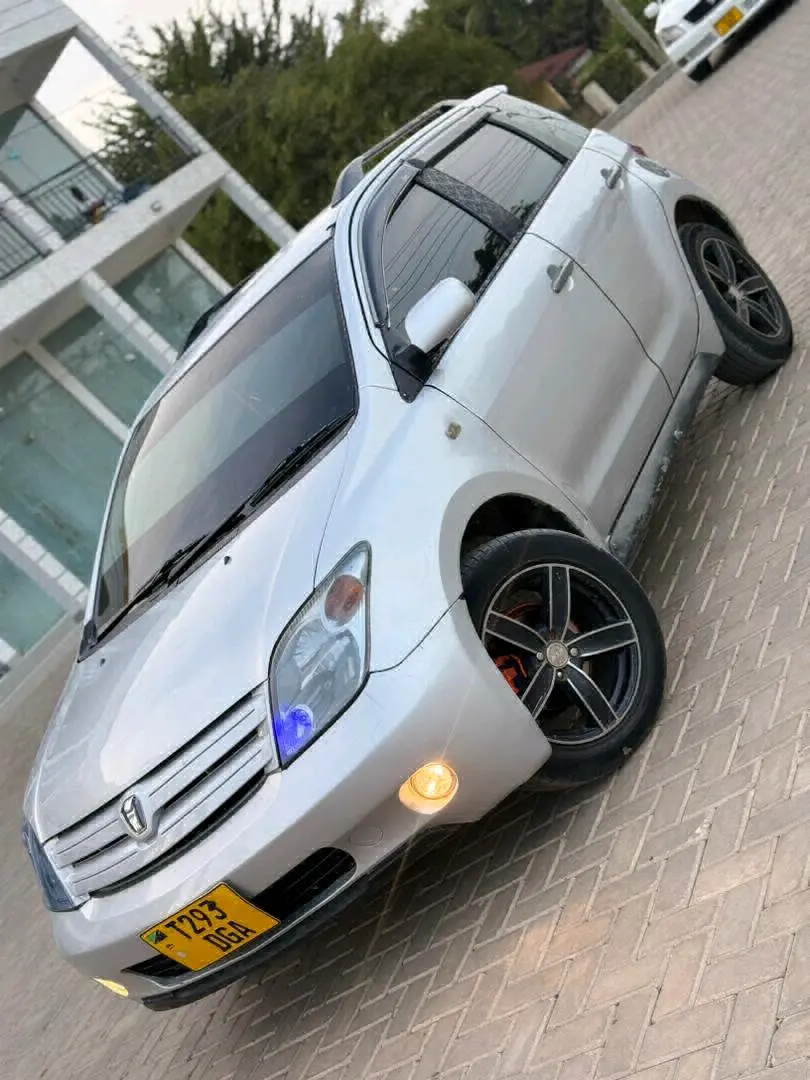 Toyota Ist Silver 1290cc Automatic thumbnail 3