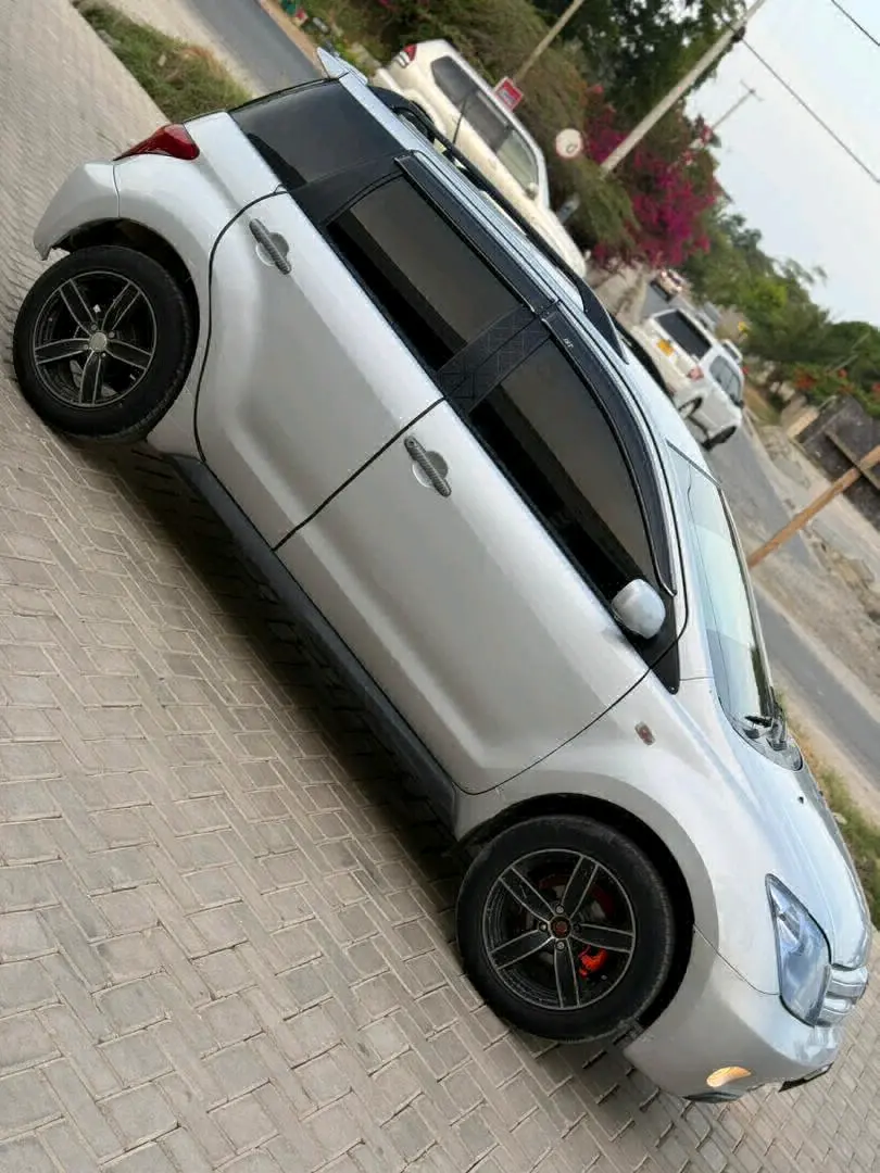 Toyota Ist Silver 1290cc Automatic thumbnail 4