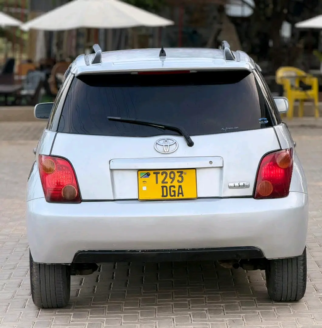 Toyota Ist Silver 1290cc Automatic thumbnail 7