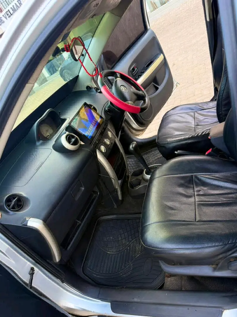 Toyota Ist Silver 1290cc Automatic thumbnail 9