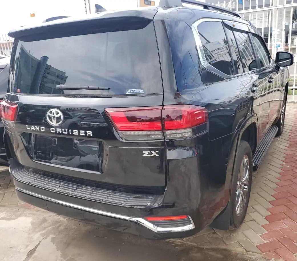 2023 Toyota Land Cruiser ZX 3.3L thumbnail 3