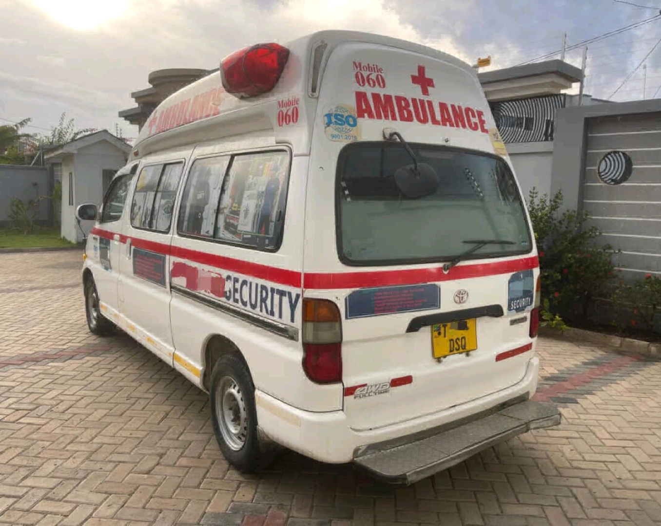 Used Toyota Granvia Ambulance 2002 Model thumbnail 2
