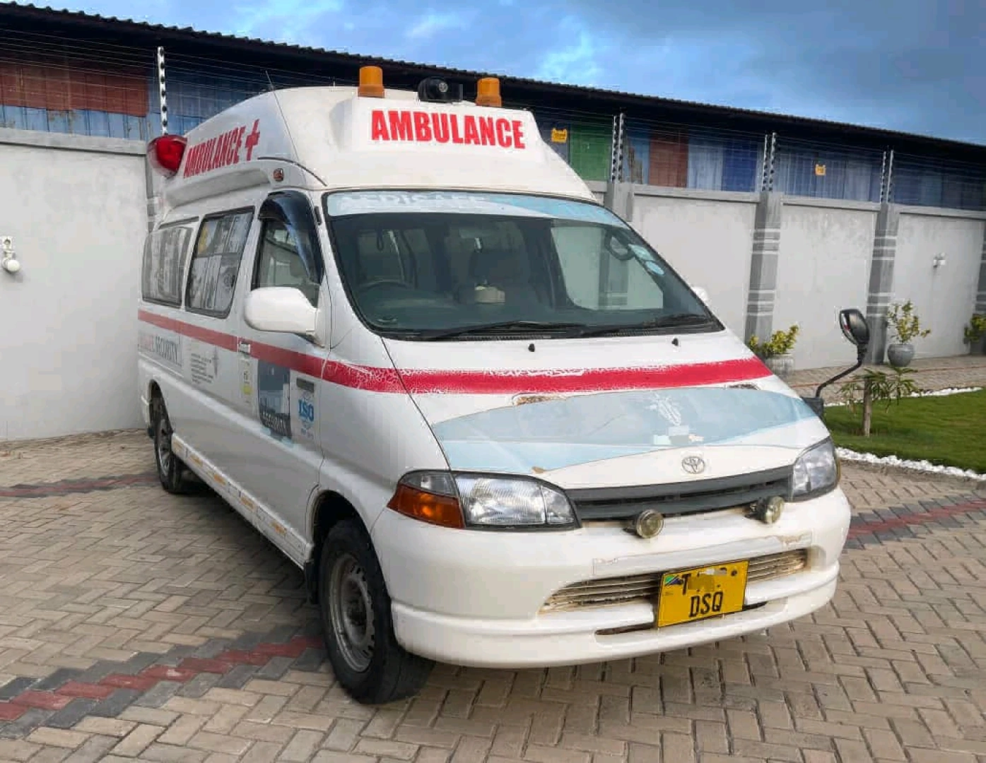 Used Toyota Granvia Ambulance 2002 Model thumbnail 3