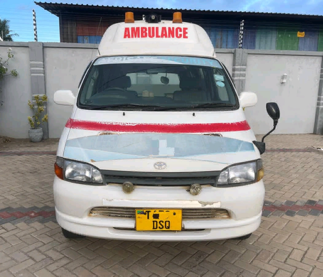 Used Toyota Granvia Ambulance 2002 Model thumbnail 4