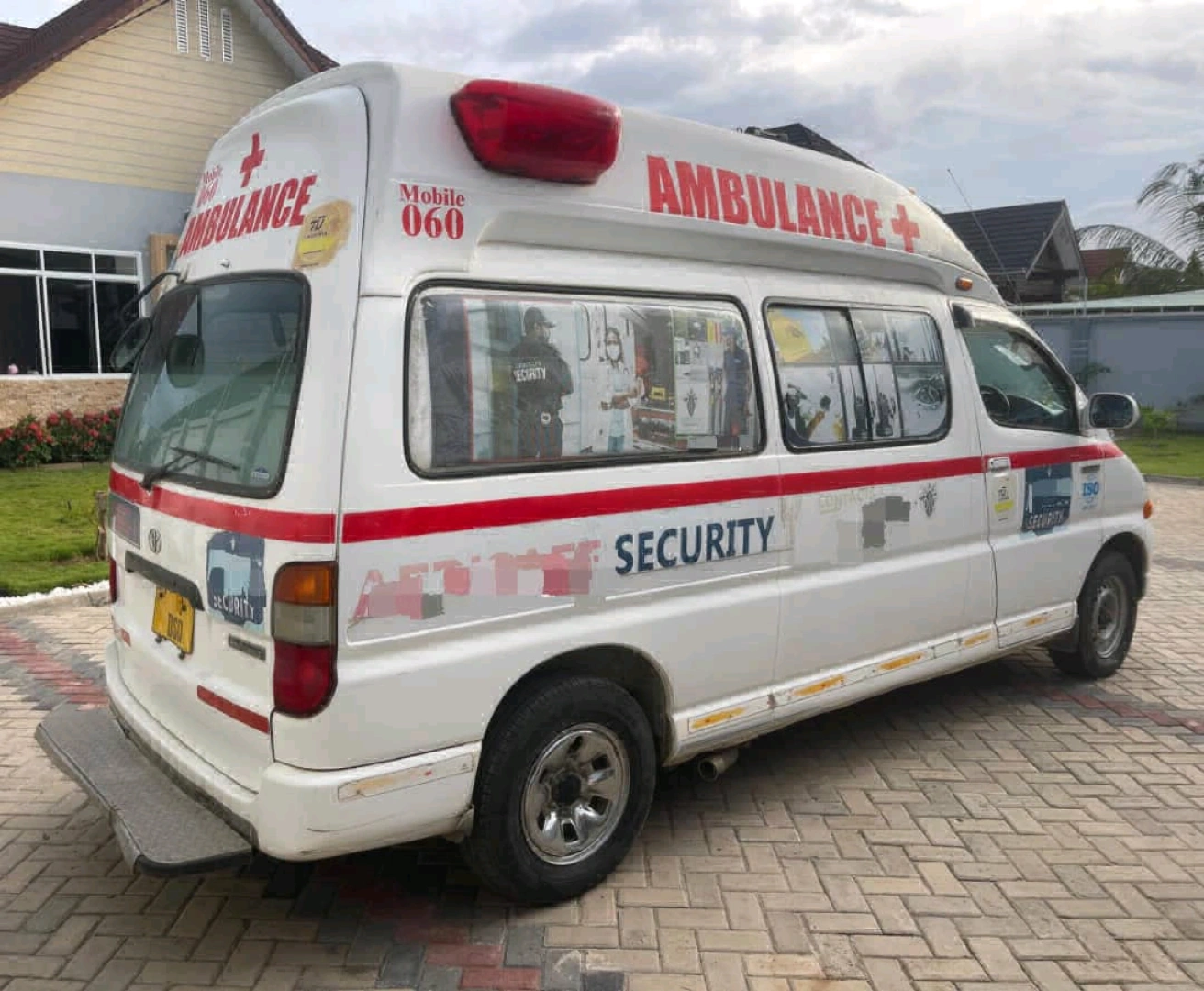 Used Toyota Granvia Ambulance 2002 Model thumbnail 5