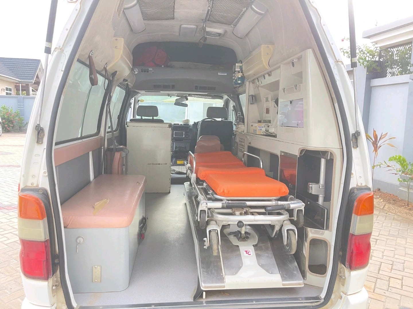 Used Toyota Granvia Ambulance 2002 Model thumbnail 7