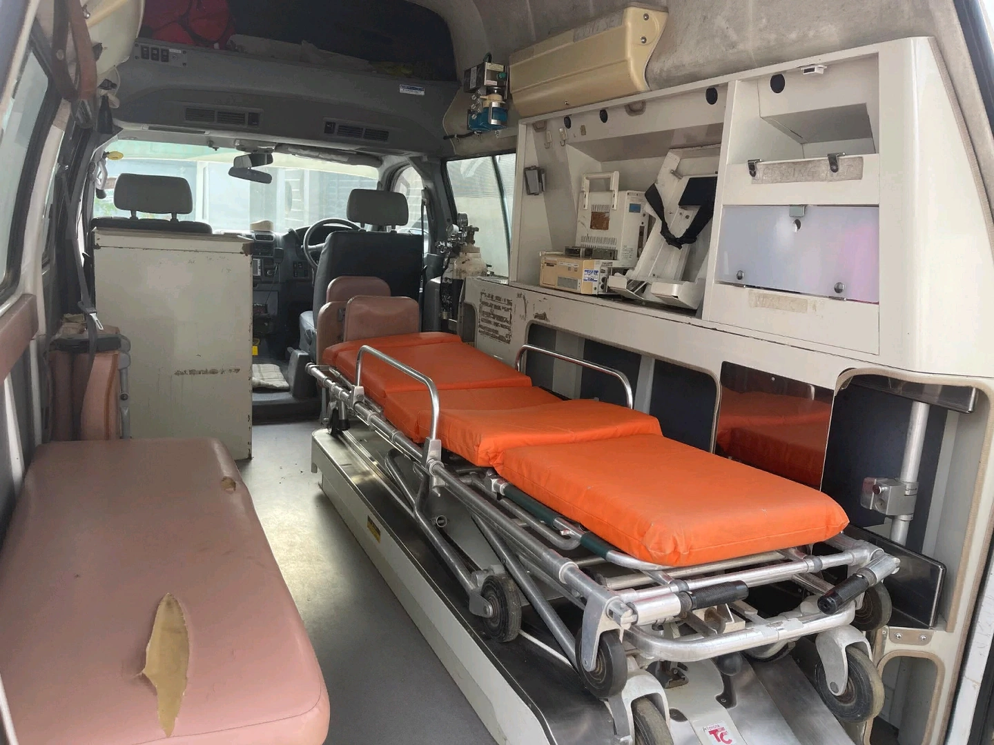 Used Toyota Granvia Ambulance 2002 Model thumbnail 8