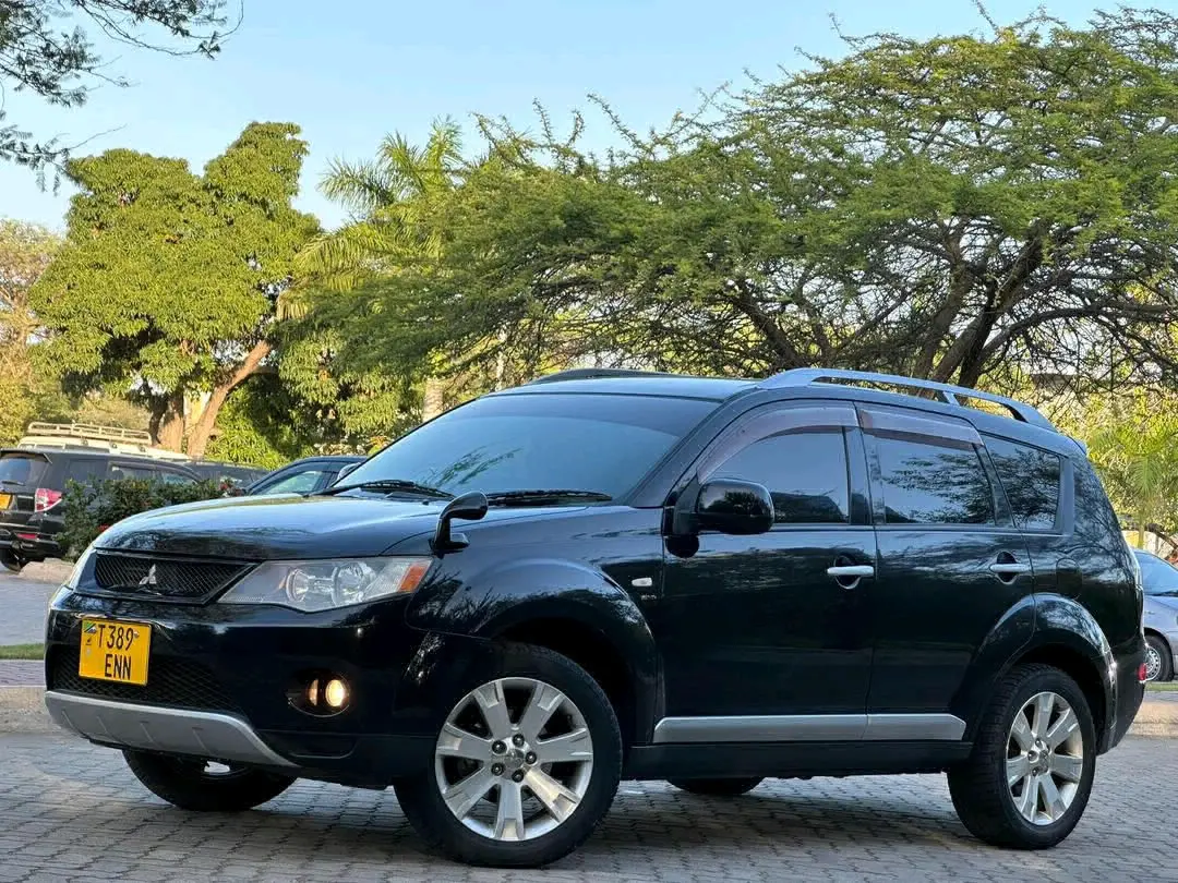 Black 2009 Mitsubishi Outlander 2350cc thumbnail 2