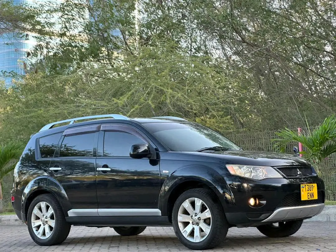 Black 2009 Mitsubishi Outlander 2350cc thumbnail 3