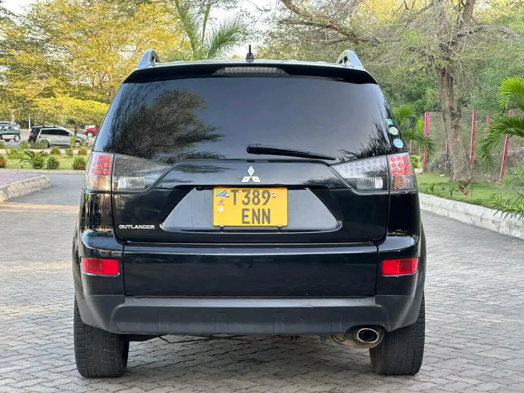 Black 2009 Mitsubishi Outlander 2350cc thumbnail 4