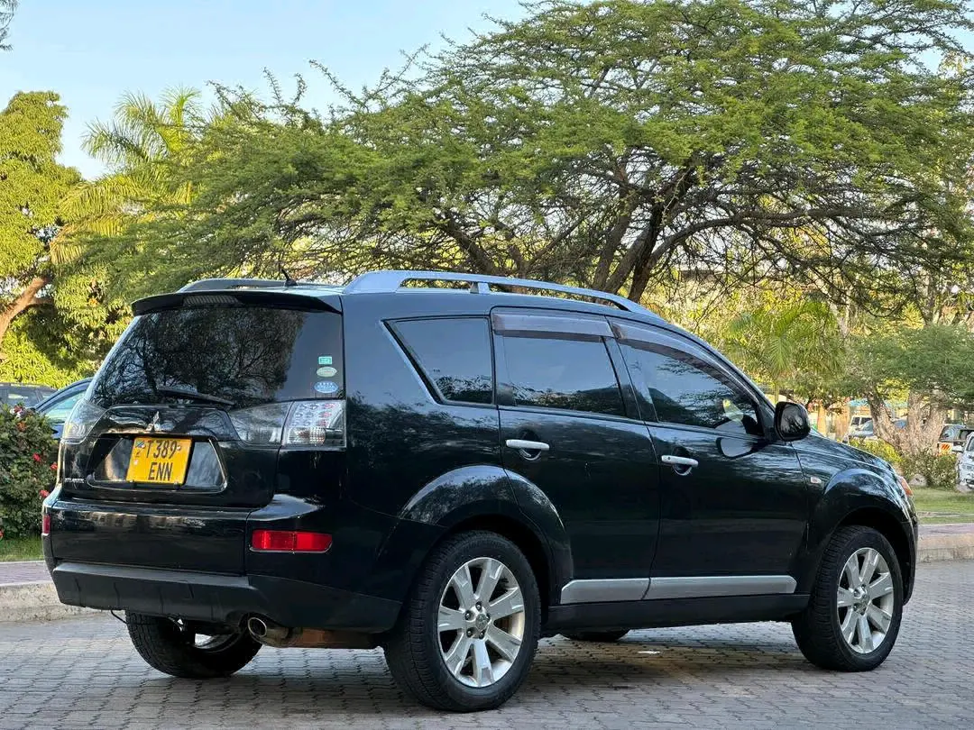Black 2009 Mitsubishi Outlander 2350cc thumbnail 6