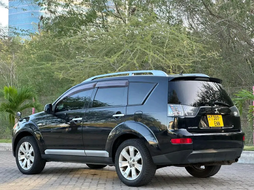 Black 2009 Mitsubishi Outlander 2350cc thumbnail 7