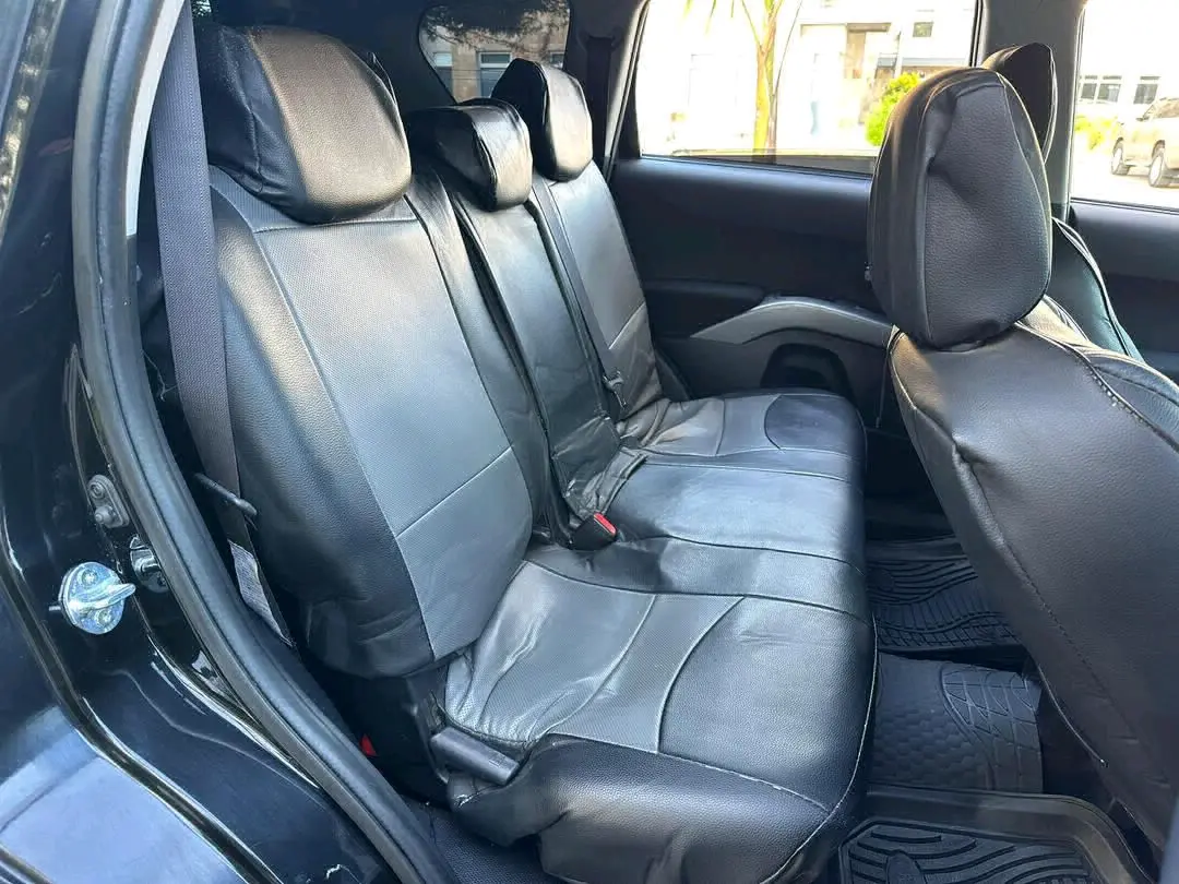 Black 2009 Mitsubishi Outlander 2350cc thumbnail 8