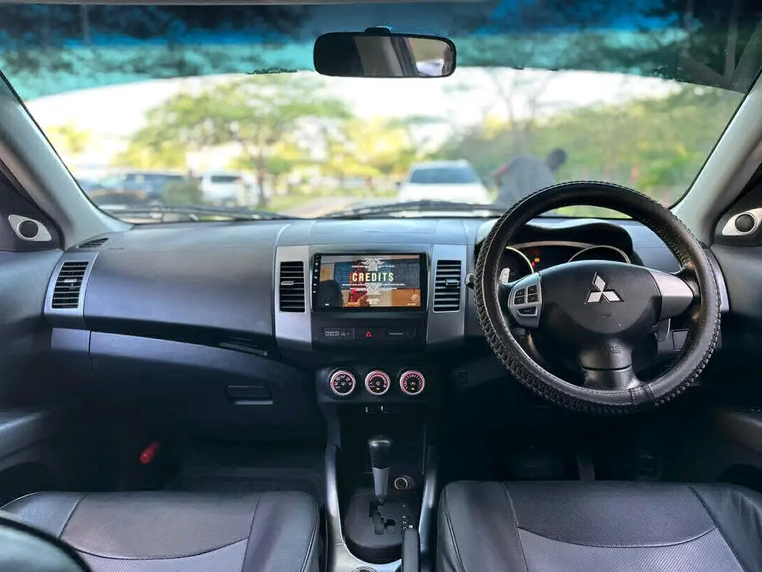 Black 2009 Mitsubishi Outlander 2350cc thumbnail 9
