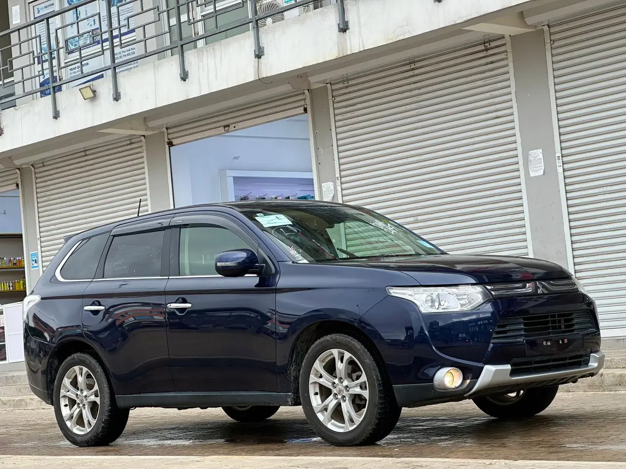 2012 Mitsubishi Outlander Blue Full Options thumbnail 3