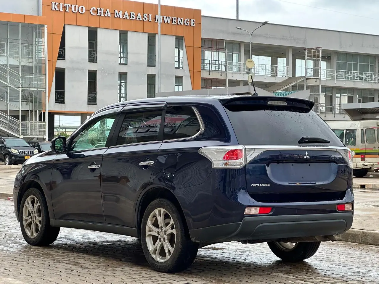2012 Mitsubishi Outlander Blue Full Options thumbnail 6